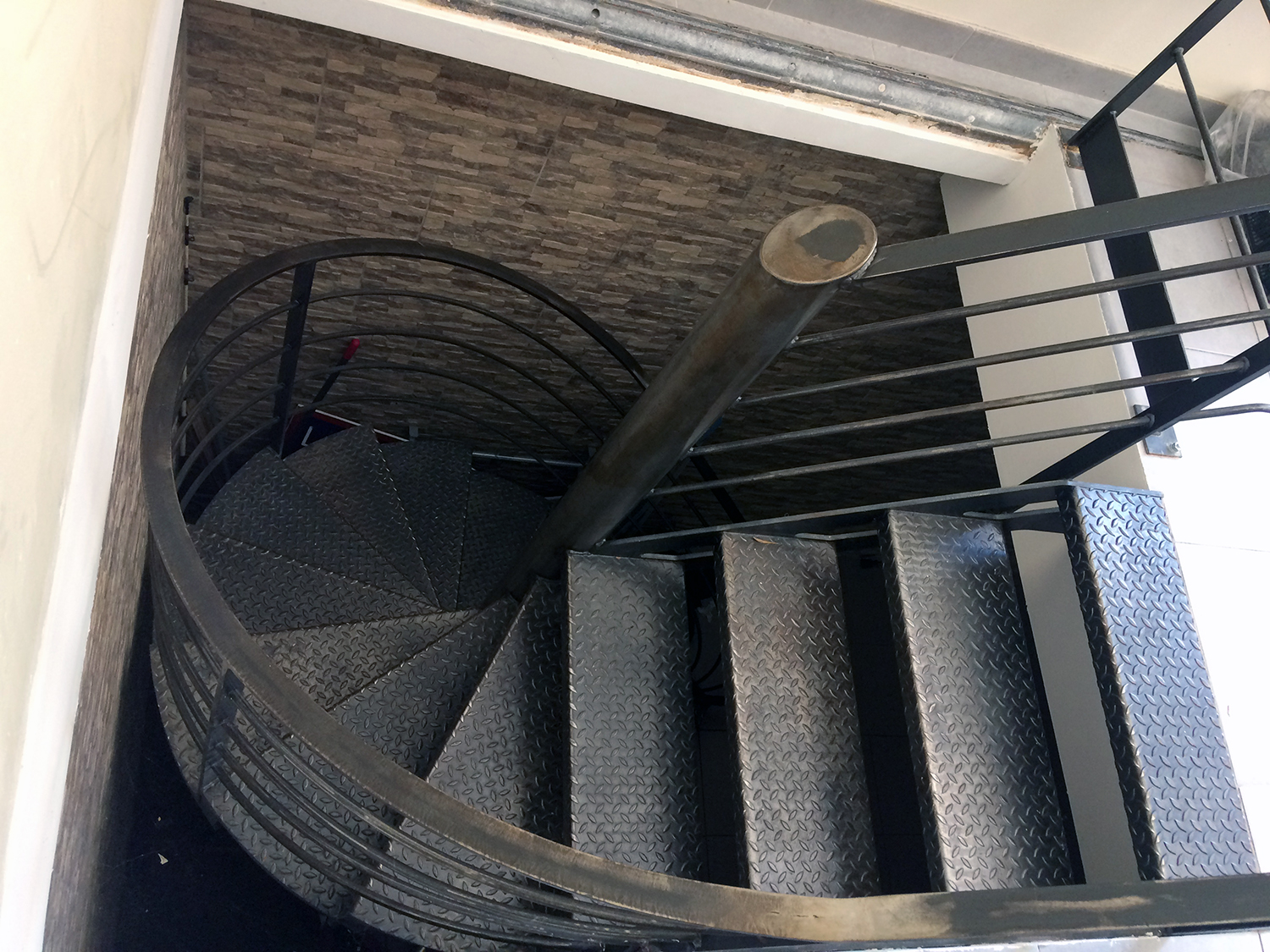 escalier-Ferronnerie-colimaçon-métal