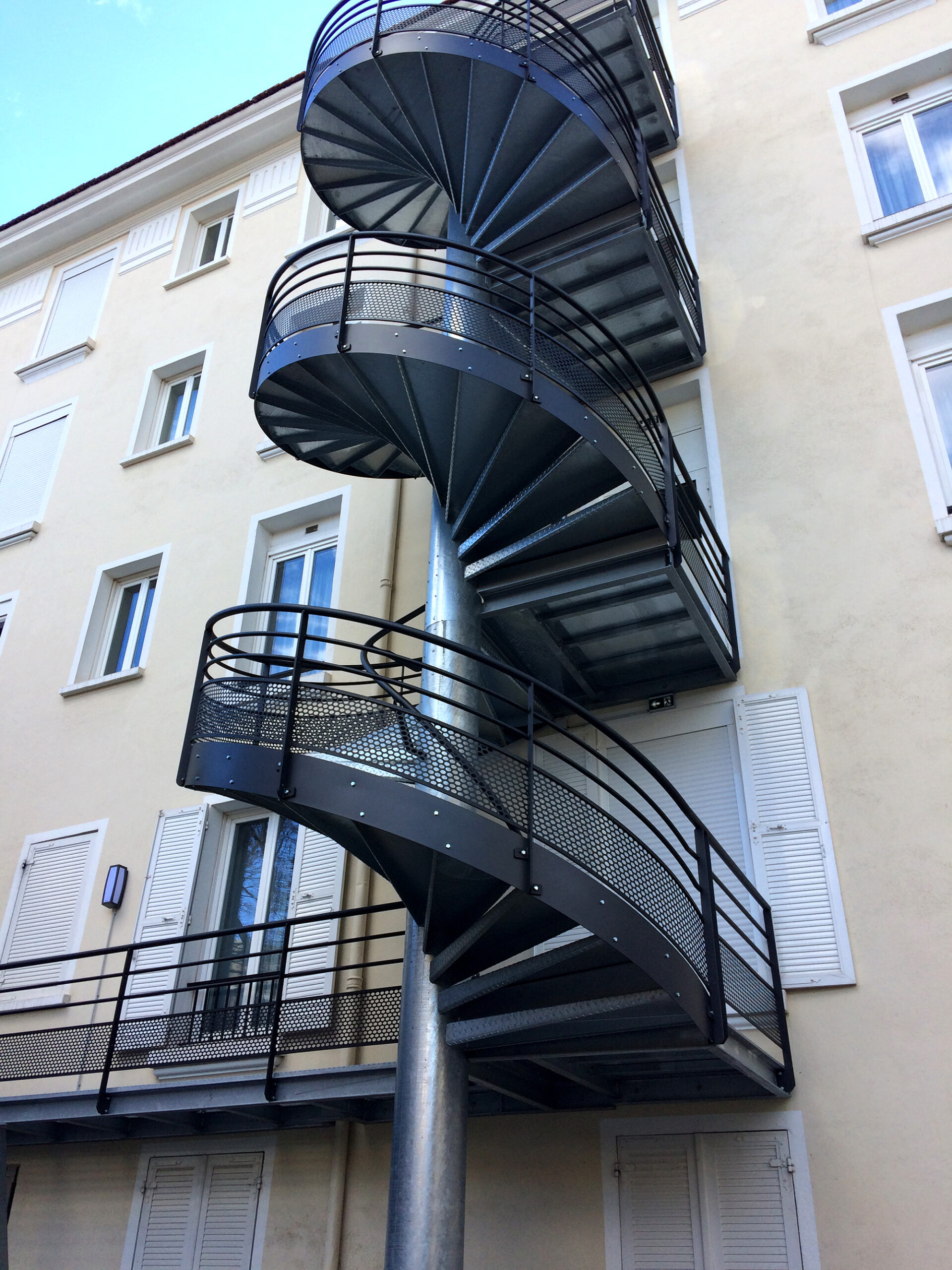 escalier-extérieur-métal